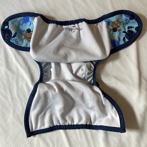 2 Thirsties swim diapers size 2 (9-36 month | 18-40 lbs) - Picture 8 of 12